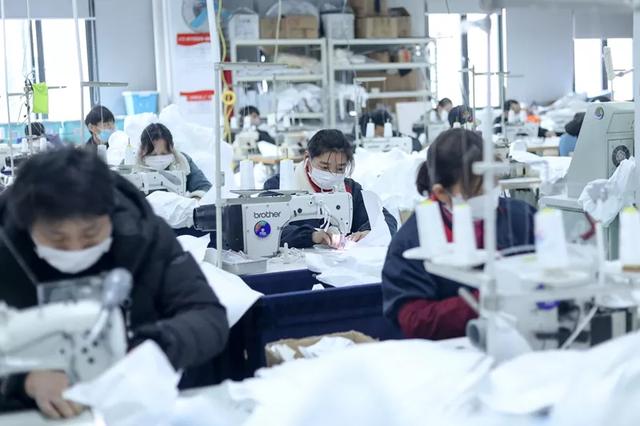 防護(hù)服緊缺?這家僅用了5天時(shí)間轉(zhuǎn)產(chǎn)防護(hù)服,日產(chǎn)量已達(dá)9000件