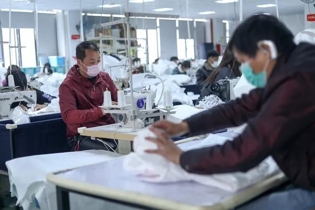 防護(hù)服緊缺?這家僅用了5天時(shí)間轉(zhuǎn)產(chǎn)防護(hù)服,日產(chǎn)量已達(dá)9000件