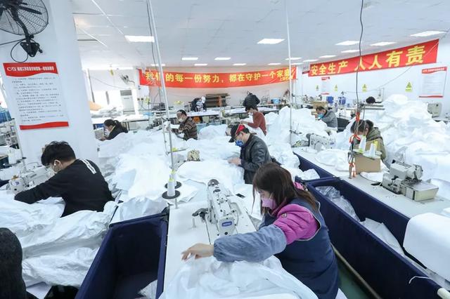 防護(hù)服緊缺?這家僅用了5天時(shí)間轉(zhuǎn)產(chǎn)防護(hù)服,日產(chǎn)量已達(dá)9000件