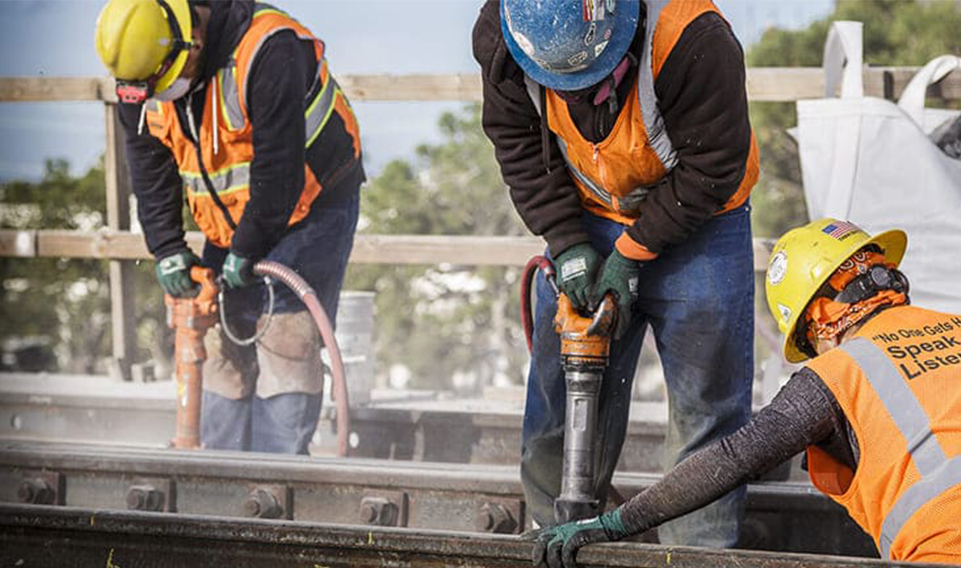 在施工場合里，常用的安全防護(hù)用品有哪些？