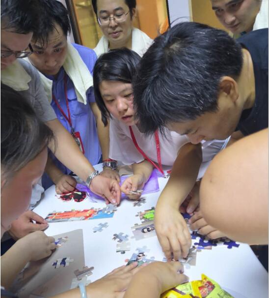 （拼圖闖關游戲）這是一個智力與體力并存的活動！